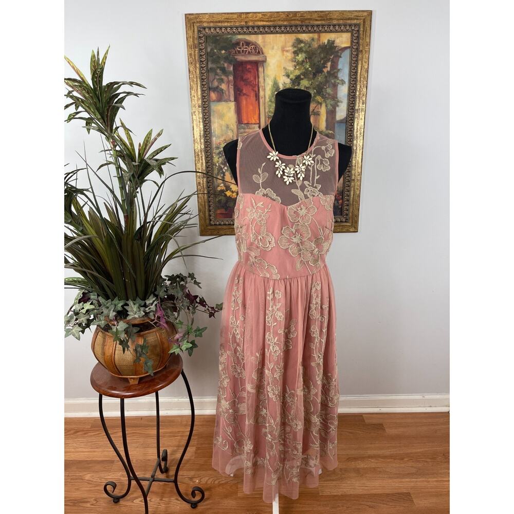 Beige by ECI Cocktail Dress Women's 8 Blush‎ Pink Floral Embroidered Whimsical